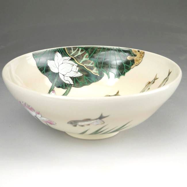 伊藤若冲生誕三百年を記念して造られた若冲の「蓮池遊魚図」を描いた京焼清水焼の抹茶碗