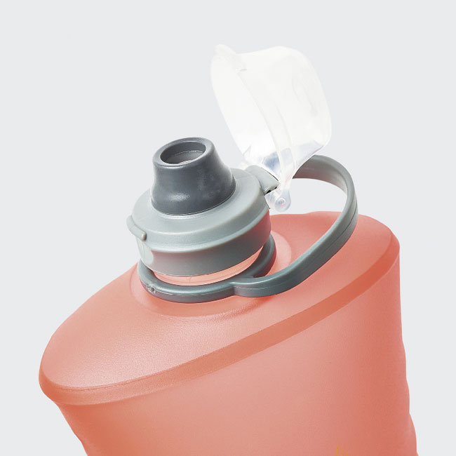 軽量で耐久性にも優れ、畳んで小さくも出来るミニマルなデザインの水筒＜HydraPak ストウボトル＞