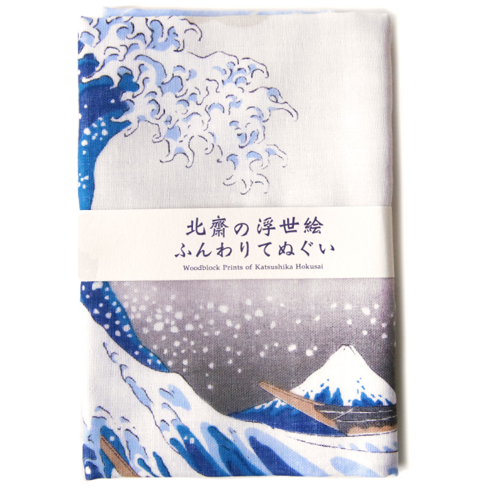 ふんわり柔らかい、葛飾北斎の「神奈川沖浪裏」が描かれた手ぬぐい / 「手ぬぐい」と「タオル」はどう違う？簡単に解説！