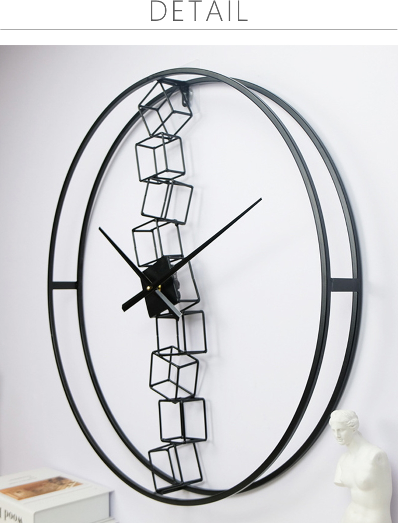 モダンアートな時計は、金属製のフレームだけでできており、洗練されたモダンな外観を備えています