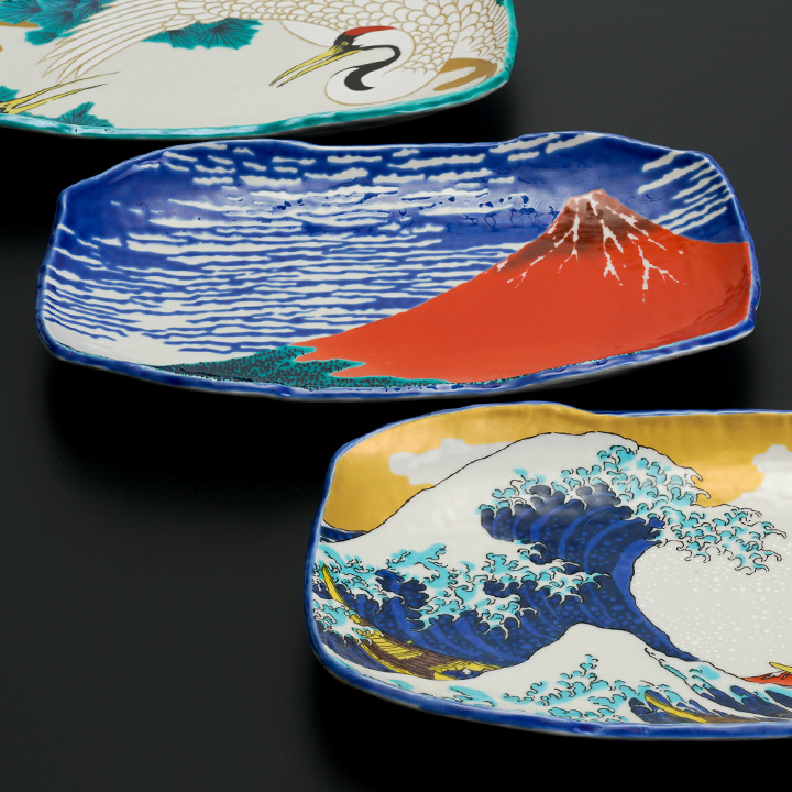 九谷焼を代表する窯元の青郊窯で作られた北斎の名画デザインの10.7号大盛皿