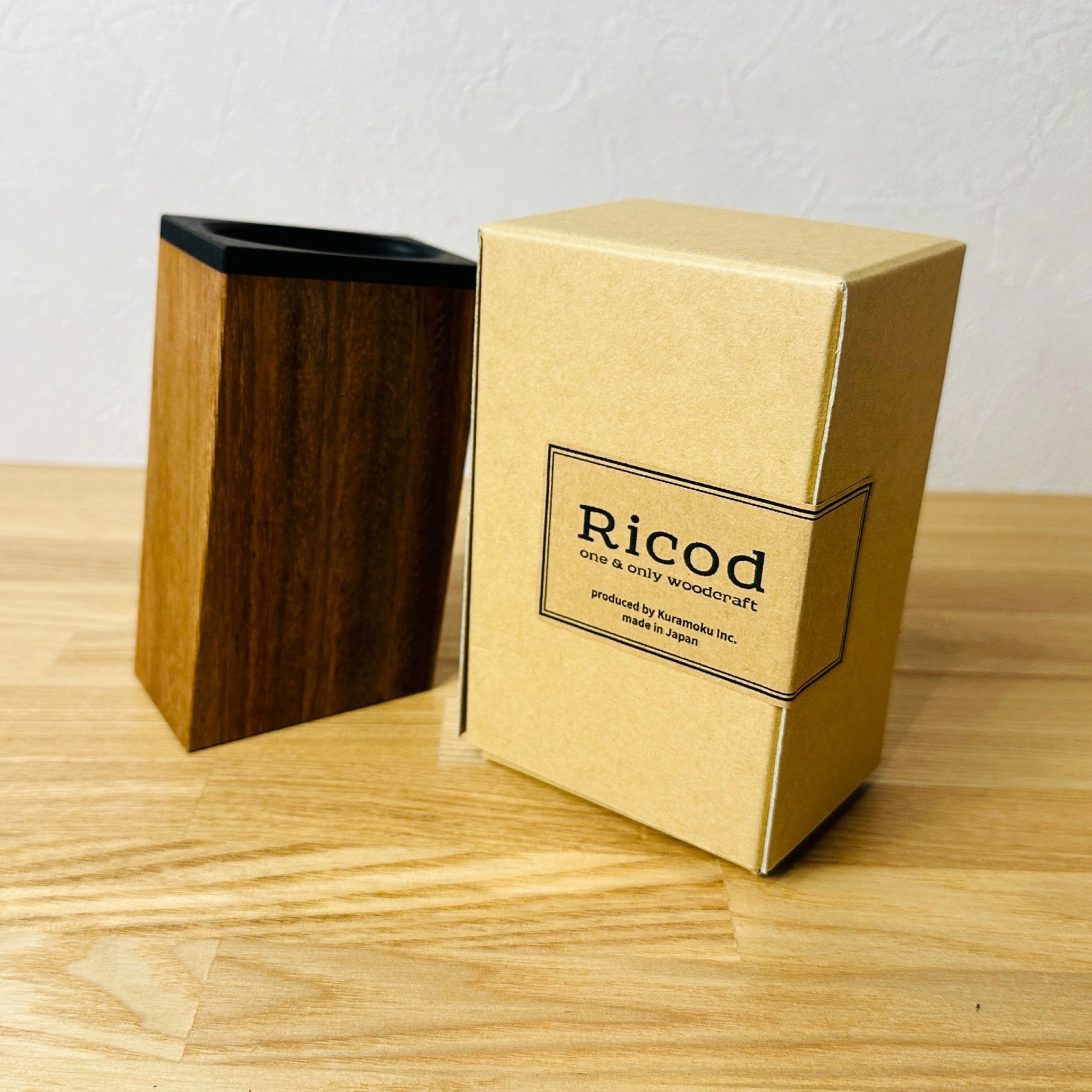 Ricodの天然木卓上眼鏡ケースの詳細