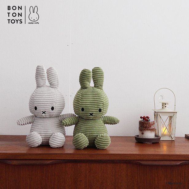 オランダのBON TON TOYS製によるカラフルなカラーラインナップが用意されたコーデュロイ生地のミッフィー＜Miffy Corduroyシリーズ＞