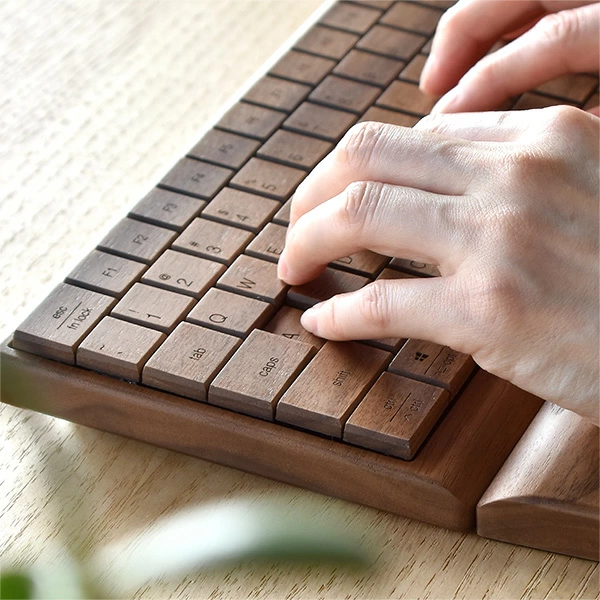 職人の手仕事が生み出す、至福のタイピング体験