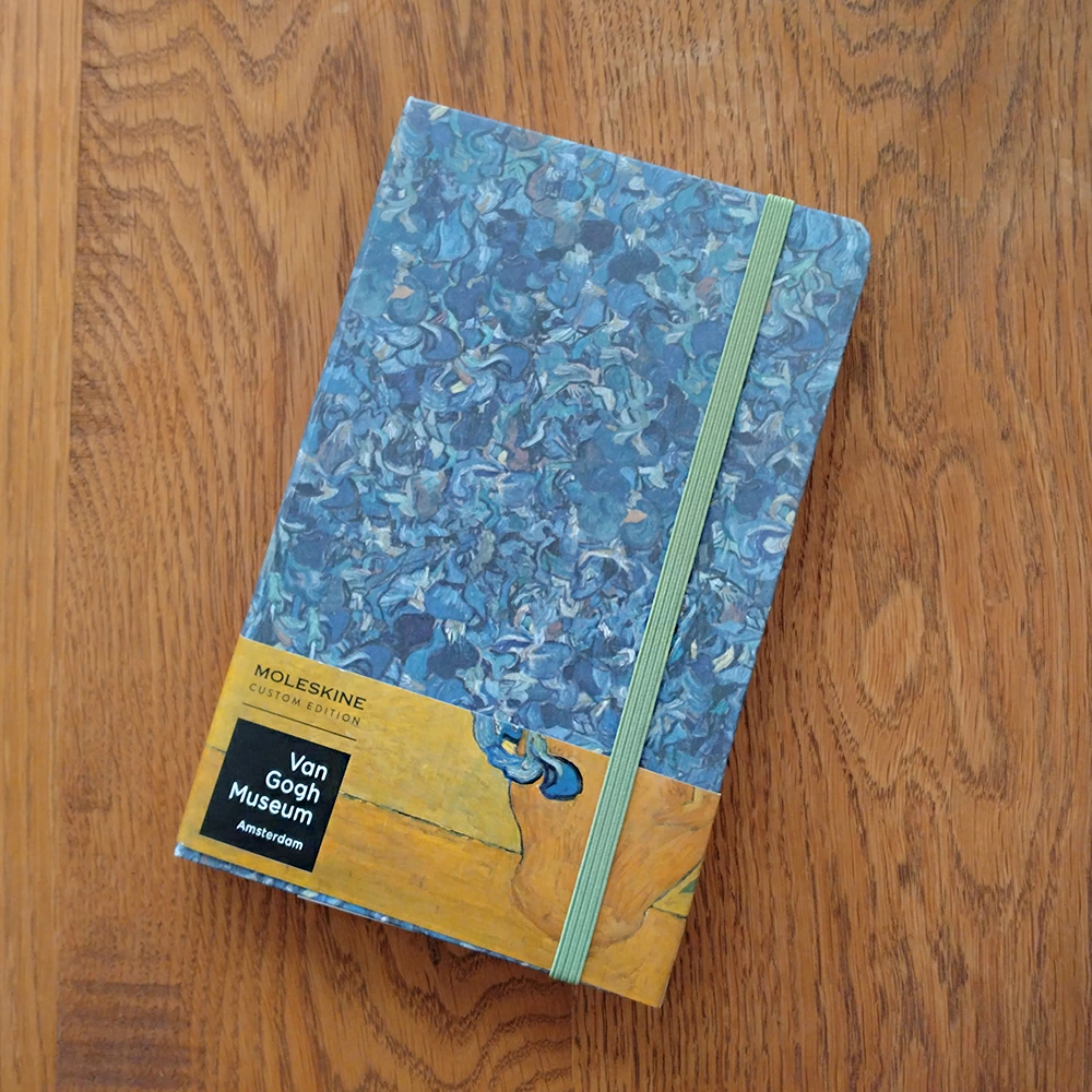 MOLESKINE公式ショップで販売されているゴッホ名画「アイリス」デザインのモレスキンノート