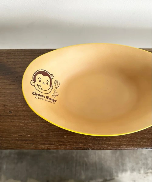 シンプルなデザインがかわいい、おさるのジョージデザインのパスタ/カレー向けプレート