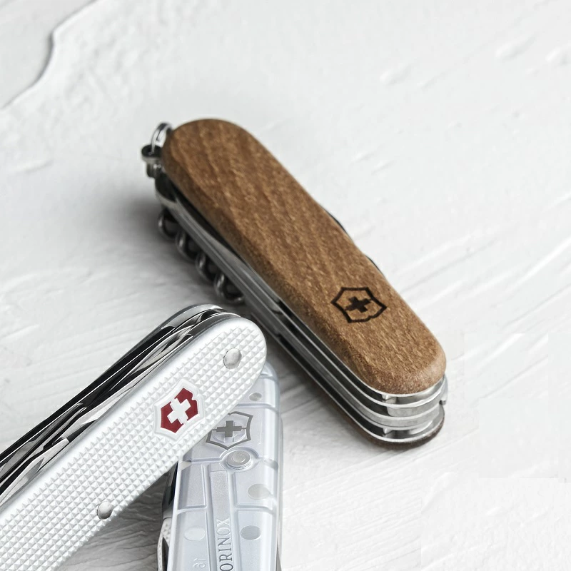 柄が木製のVICTORINOX(ビクトリノックス)十徳ナイフ