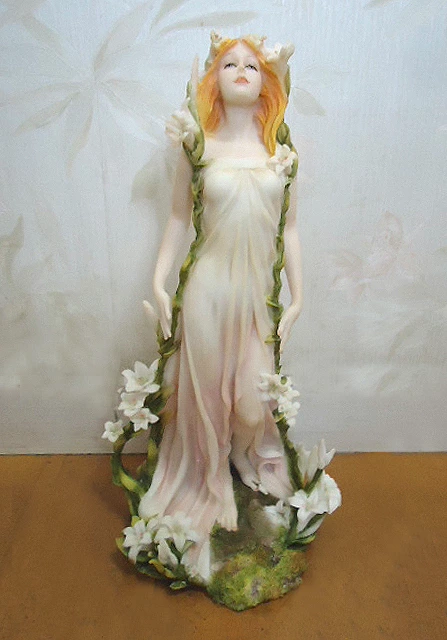 ミュシャ作「四つの花 ユリ」特殊レジン製フィギュア彫刻