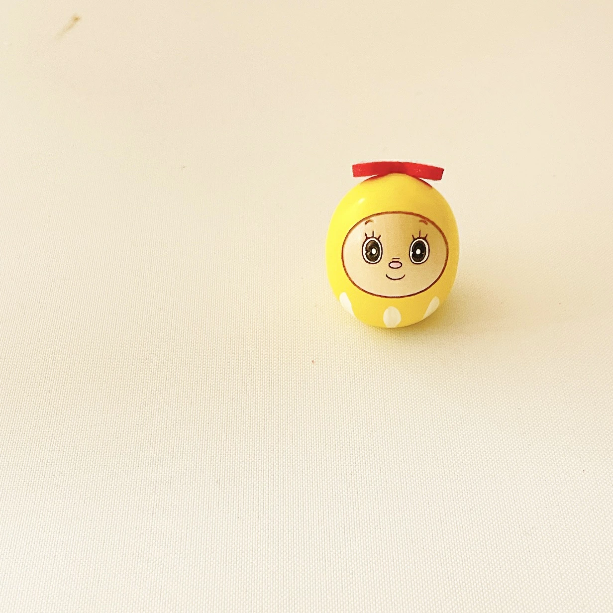 このミニサイズの豆だるまは、そんなだるまの持つ力強いメッセージとドラミちゃんの愛らしい姿が融合