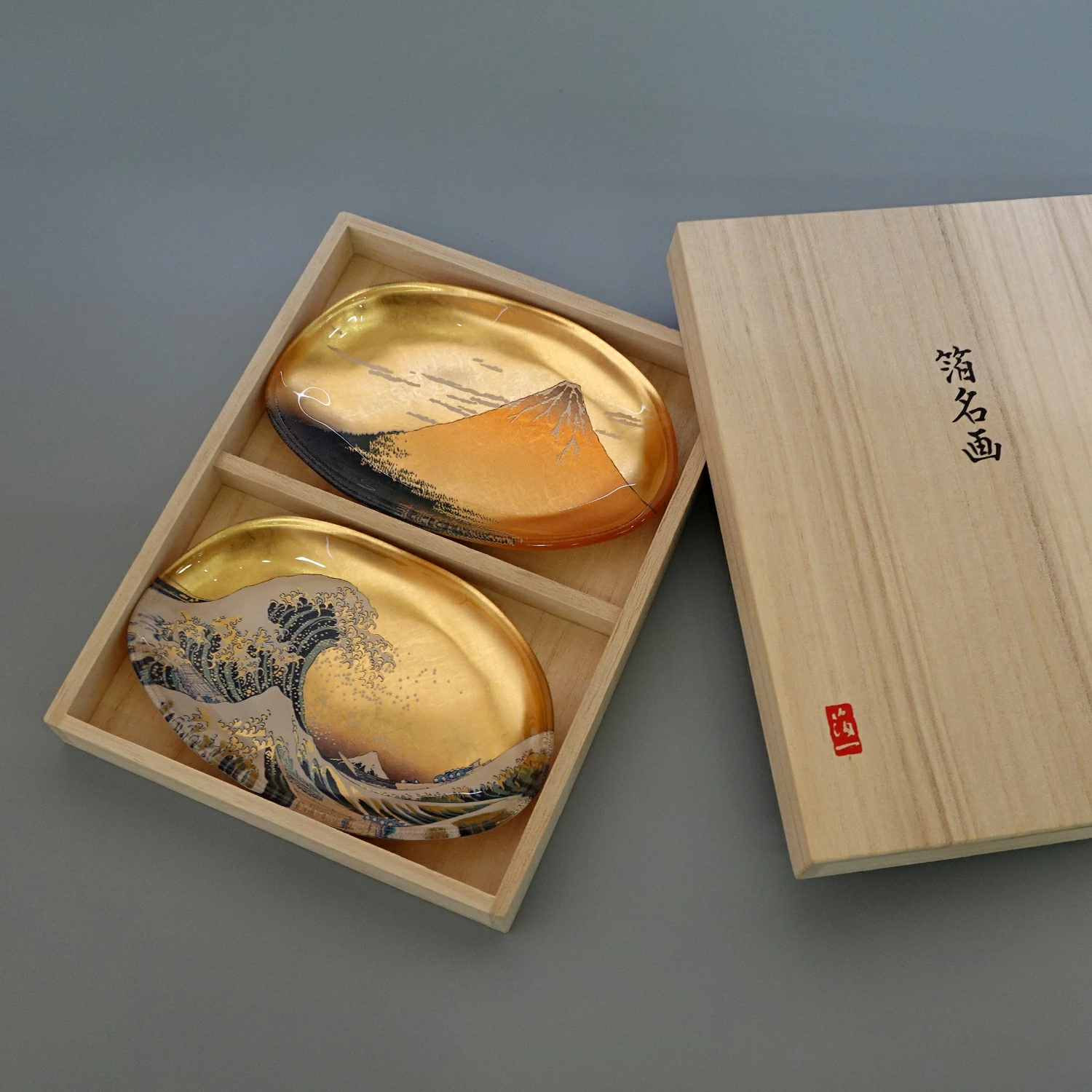 贈り物にも最適！感動と喜びを届ける箔一の特別な一枚