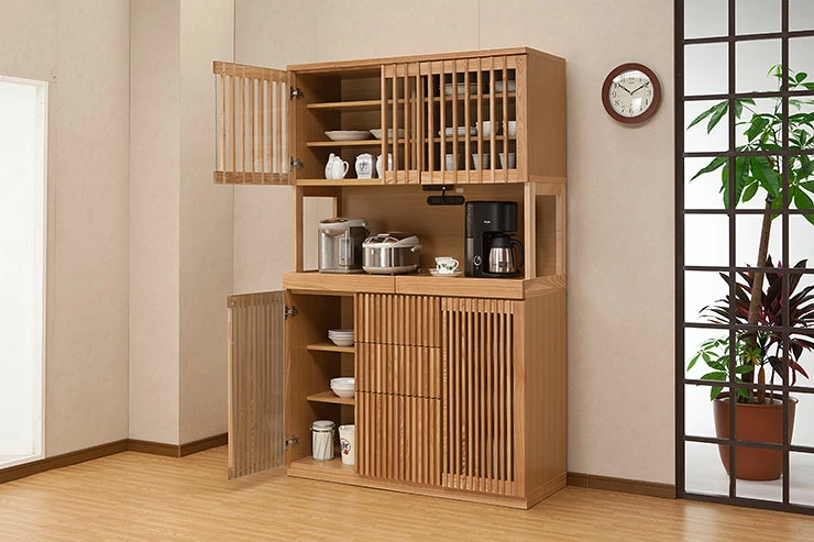 タモ無垢材を使用した縦格子扉の純和風キッチンボード