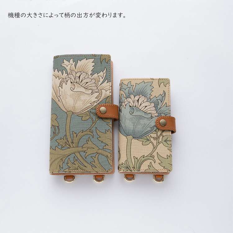 ベロパーツは底面ですが、これは付属のロングストラップを縦にかけた場合、肩にかけた状態から手に取る際に自然と正常な向きになるように配慮されたものになります。