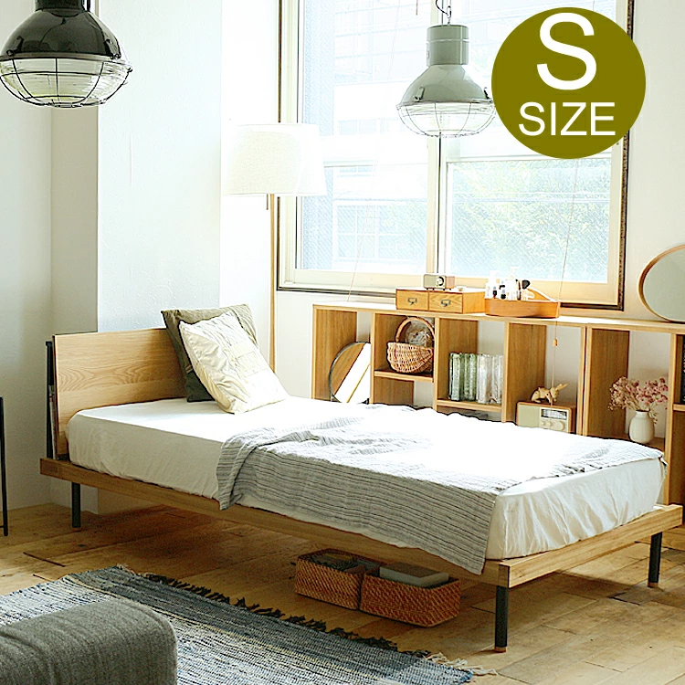 天然木オーク無垢材をヘッドボードに贅沢に使用した、隠しシェルフ付き木製シングルベッド<UNIK>