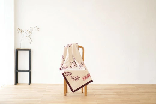 【泉大津市ふるさと納税返礼品】「鳥獣戯画」でデザインされたハーフサイズのアートブランケット