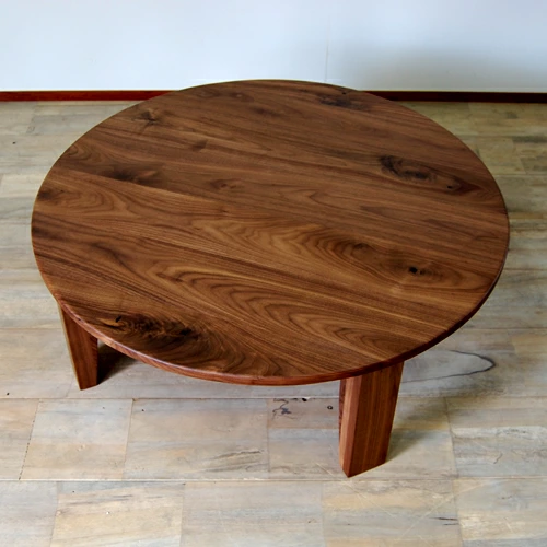 天然木は使い込むほどに色合いが変化し、あなただけの特別な一品へと育っていくのを楽しめます