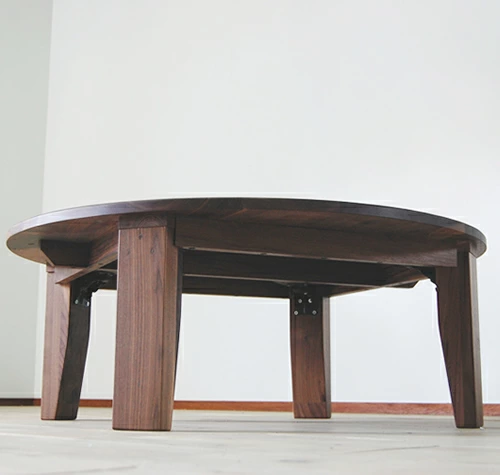 無垢材が持つ美しい木目や優しい風合いは職人の手仕事によって、より一層引き立てられます