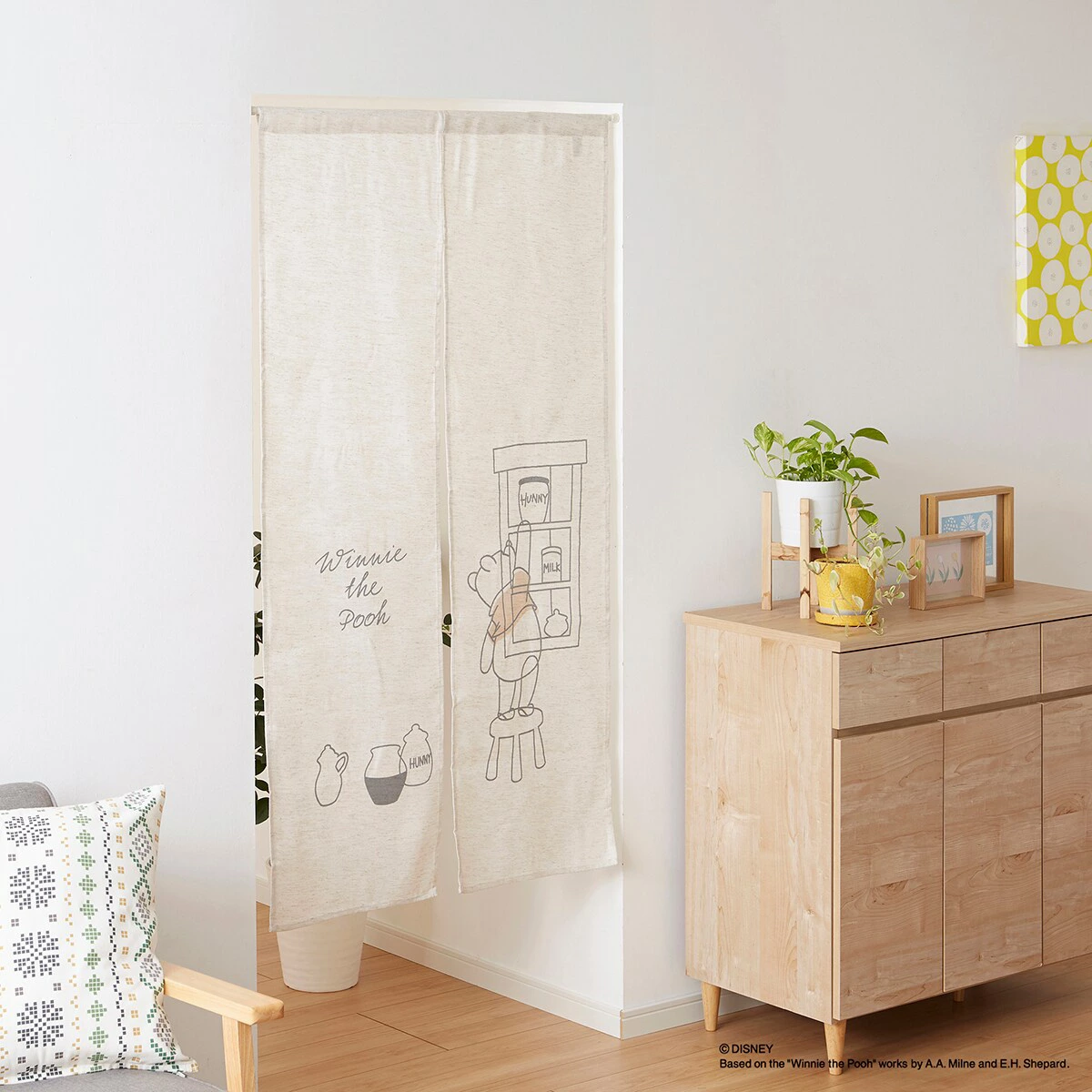 線画「くまのプーさん」ニトリ製韓国風のれん