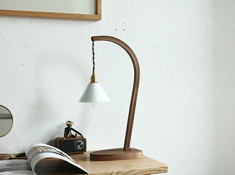 レトロ感あるテーブルランプ＜Bawa（バウア）＞