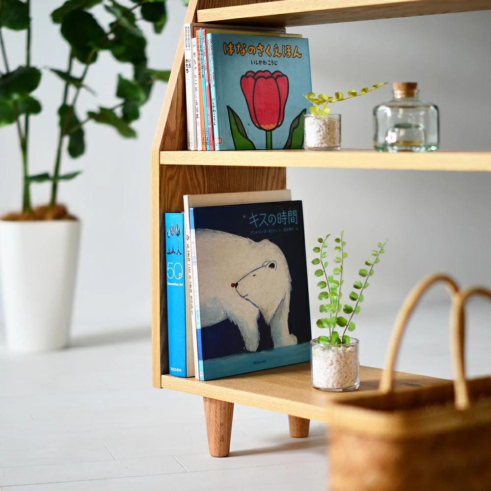 無垢オーク材が放つ、上質な存在感