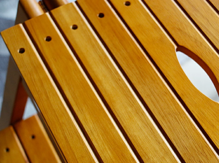 天然木を使ったシンプルなデザインなので、どんなインテリアにも自然と馴染みます