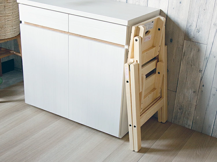 使わない時はスリムに収納。折りたたみ機能の美しさ