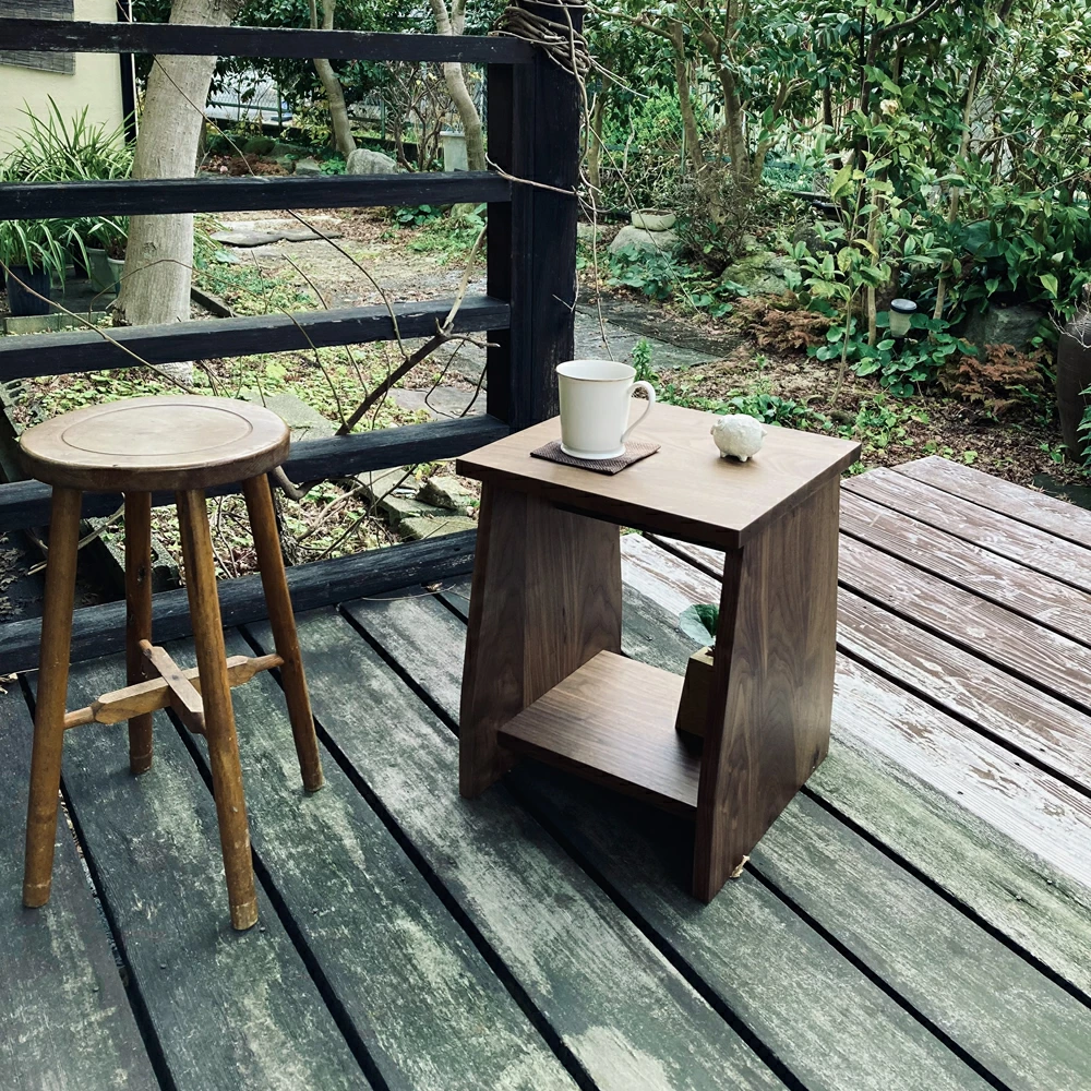 お掃除の時にも、高い場所の作業の時も、ちょっとテーブルが欲しい時もサッと動かせる