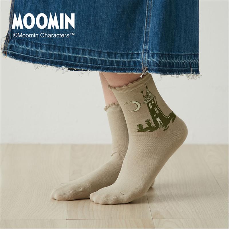 窓から出てくるムーミンや夜のムーミンハウスなどストーリー性を感じるベルメゾン2足組クルー丈ソックス