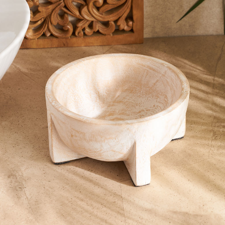 白い石のように見えるホワイトウォッシュカラーで、どんなインテリアにも馴染む上品な仕上がり