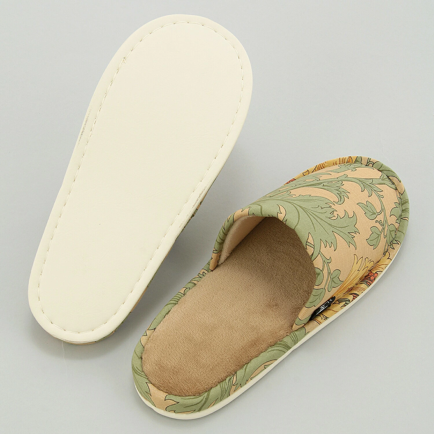 型崩れしにくい、厚めクッションソールの安心感