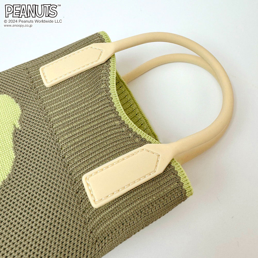 コーディネートに合わせて肩掛けにしても斜め掛けにしてもOK。