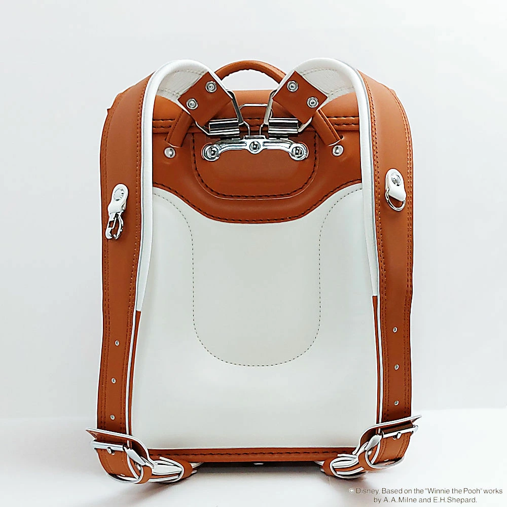 ペガサスの翼α(折りたたみ可能背カン)を搭載し、A4フラットファイル対応サイズの大容量