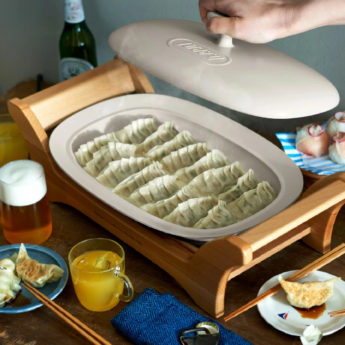 オーバルディッシュのまま調理できる、レトロ感がかわいいToffy製の木製オーバルグリルプレート卓上調理器