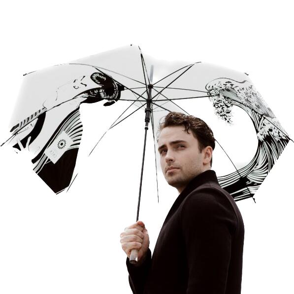 歌舞伎や浮世絵などをモノクロでデザインした透明ビニール傘