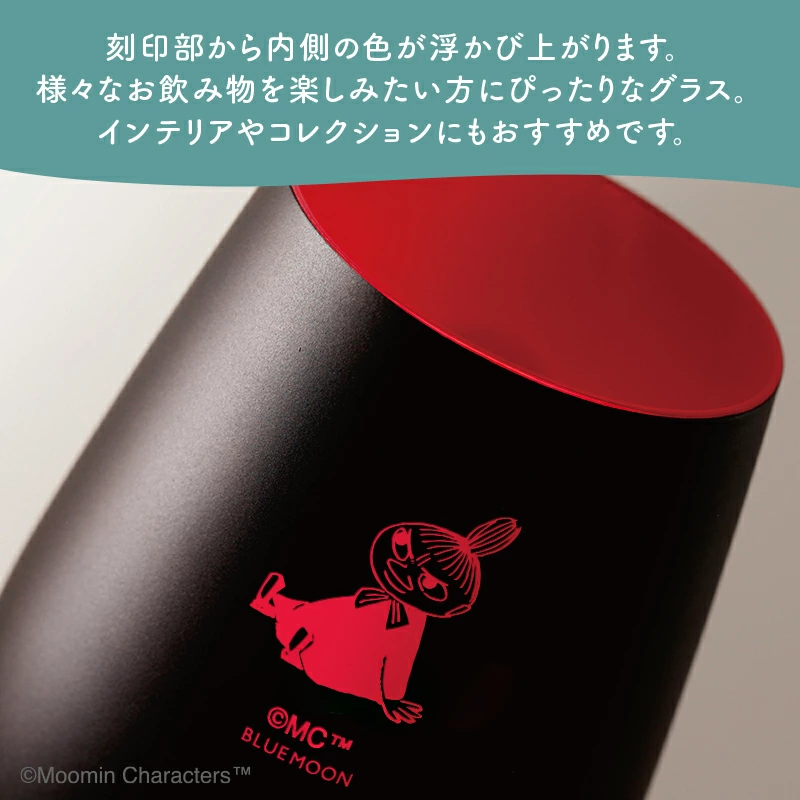 熟練職人の技が光る。手作業による精密な刻印。