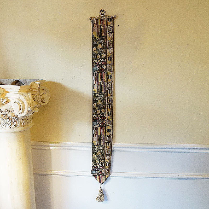 クリムトの代表作品「接吻（KISS）」を題材に作られたフランス製の壁掛けゴブラン織