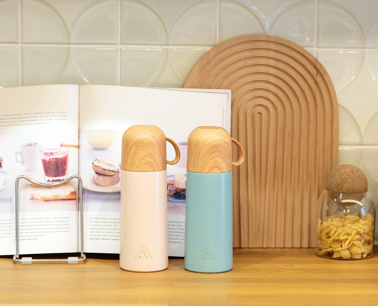 柔らかなペールカラーがキュートな印象