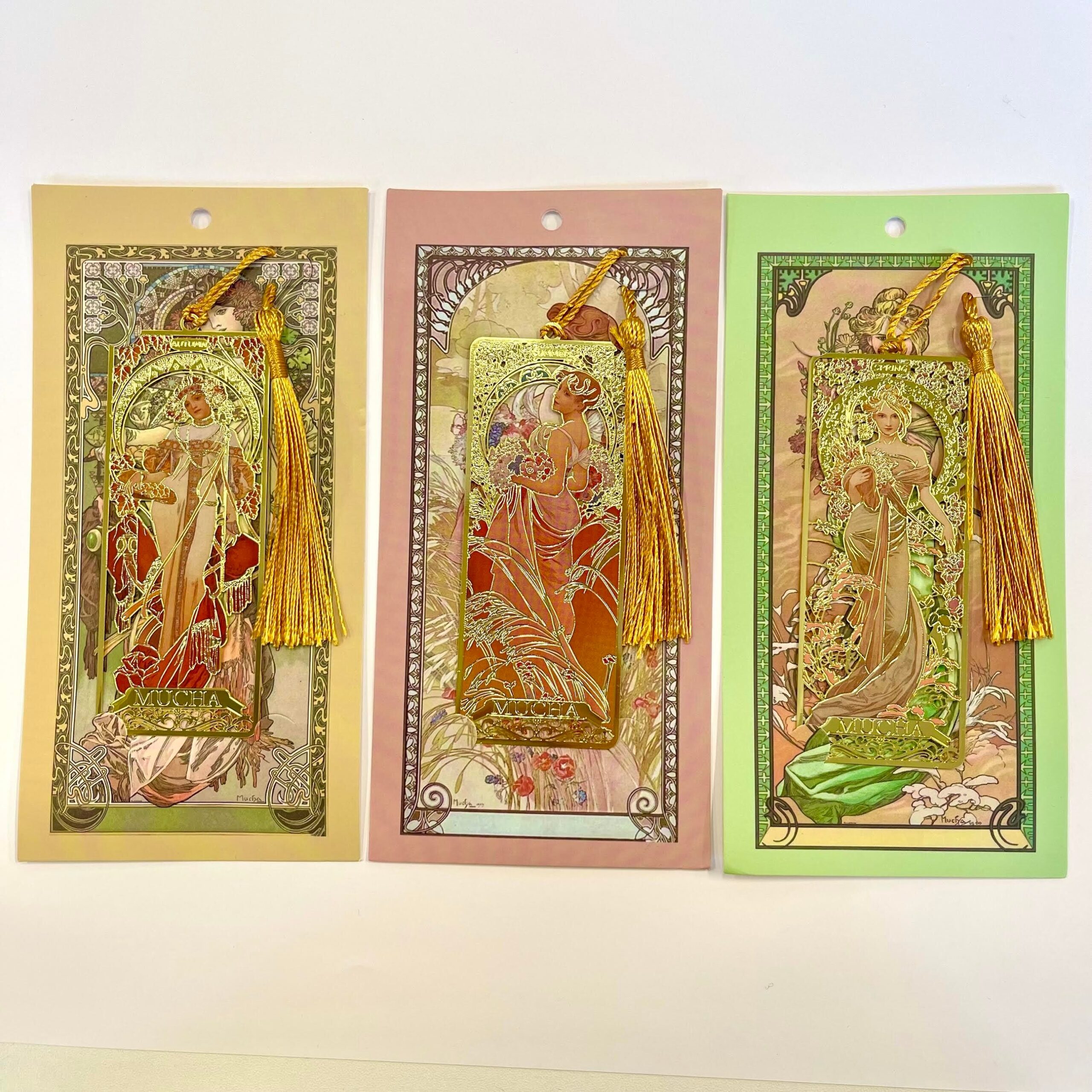 ミュシャ「四季」透かし彫りデザイン金属製の栞