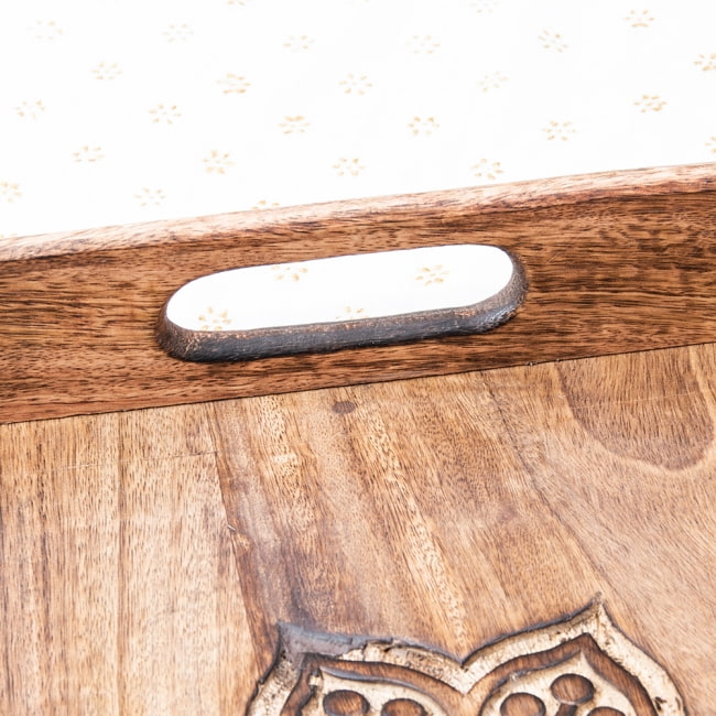 マンゴーウッドの風合いがアウトドアシーンにも自然に馴染み、食卓を彩ってくれます