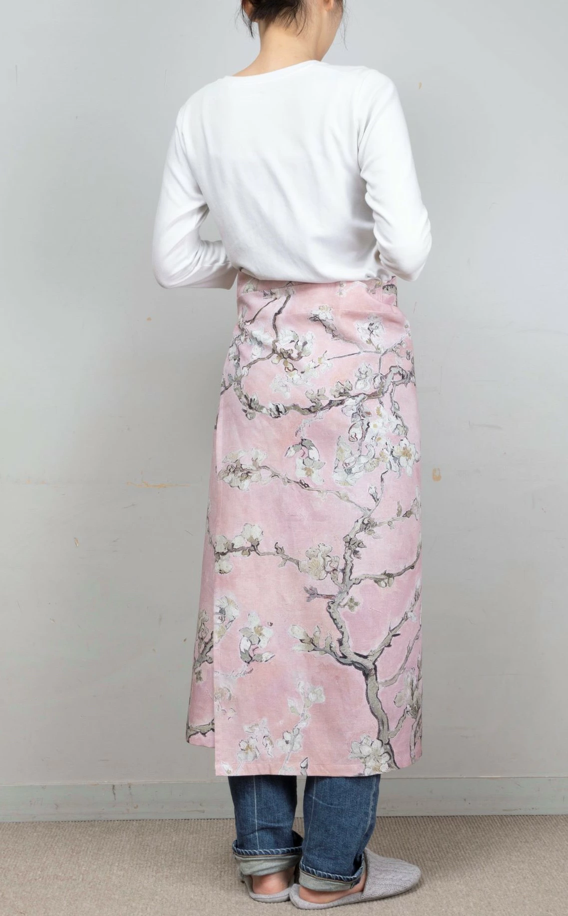 体型カバーと動きやすさ。腰巻タイプのロング丈。