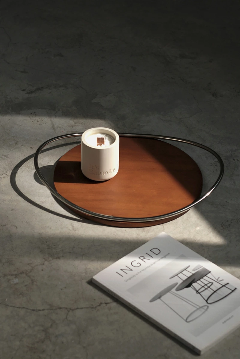 多用途なマルチトレイ。暮らしを彩る自由な発想。