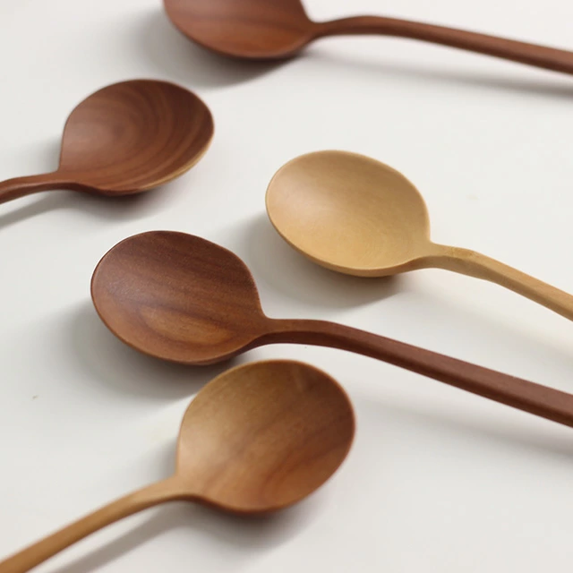 多用途な使い勝手。食卓を彩るシンプルな美。