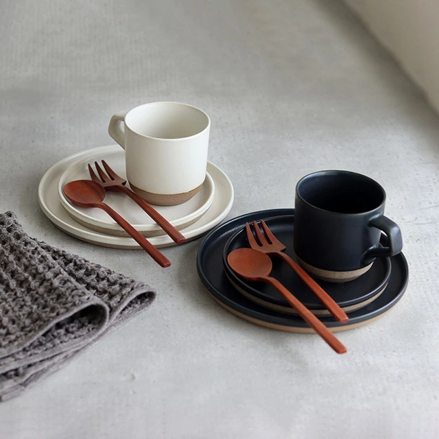 木製のシンプルなスプーンは使いやすくカフェメニューなどおしゃれな食卓にもピッタリ